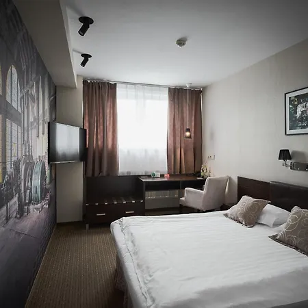 Iness Отель Лодзь