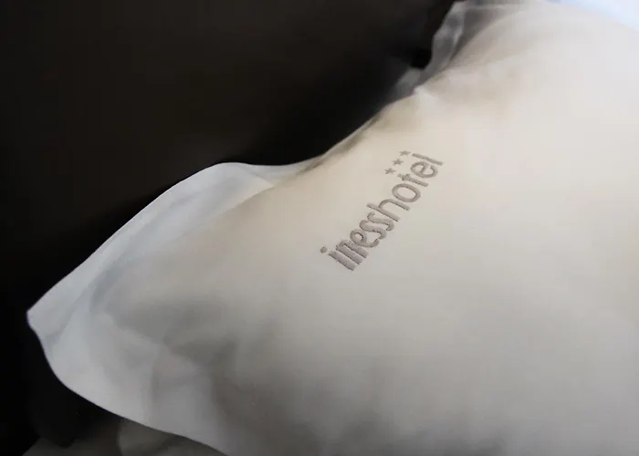 Iness מלון לודז'