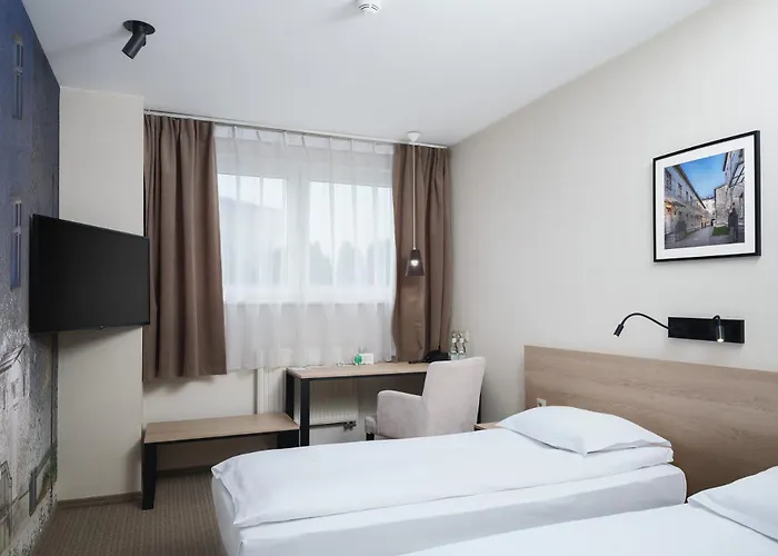 Iness מלון לודז'